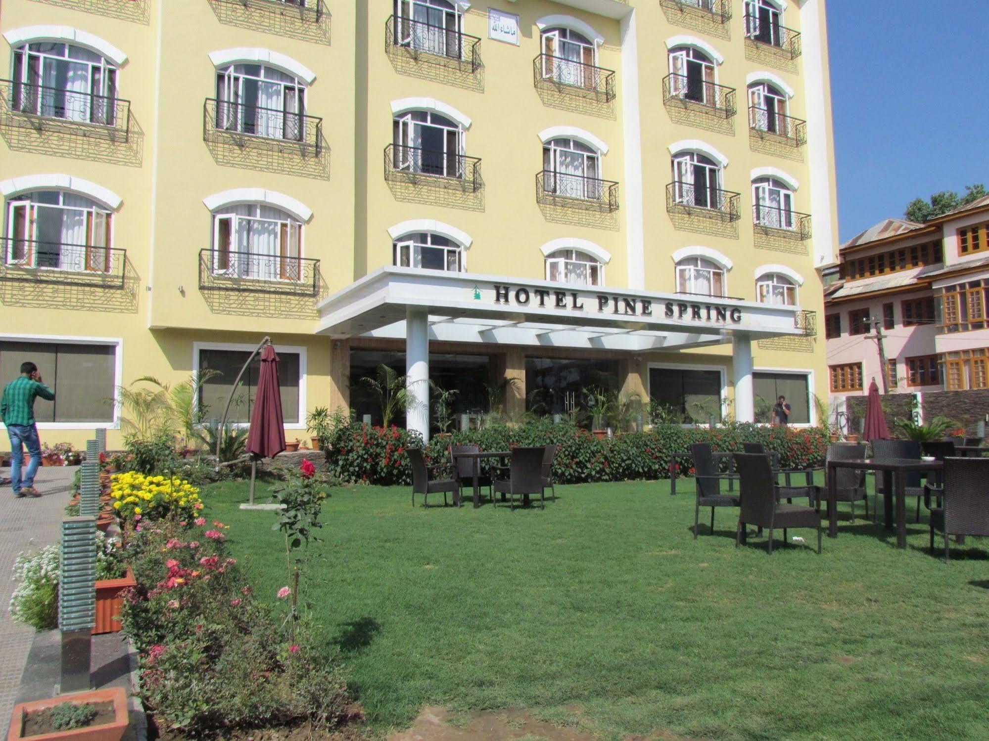 Hotel Pine Spring Wazir Bagh Srinagar  Exterior photo