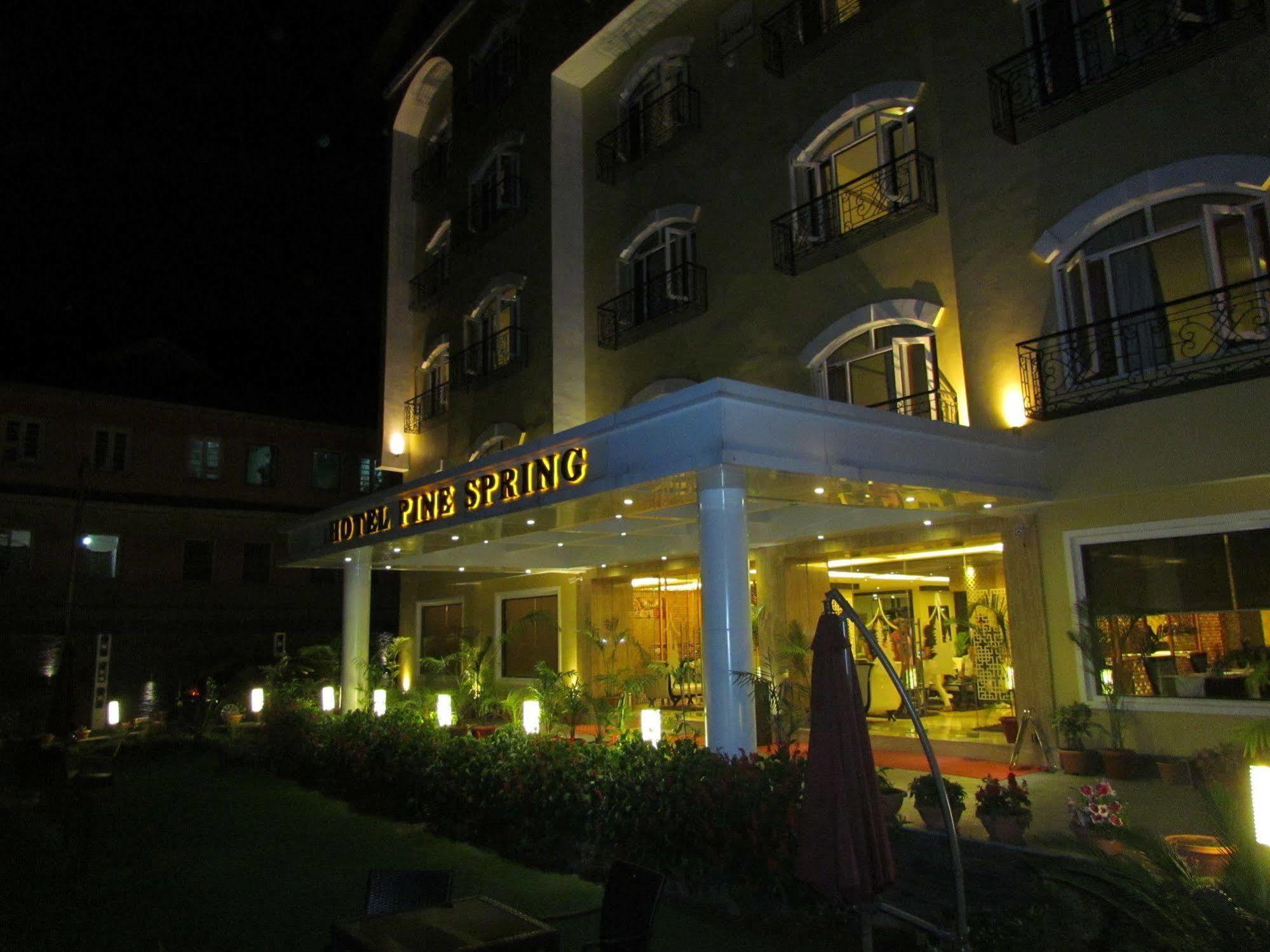 Hotel Pine Spring Wazir Bagh Srinagar  Exterior photo