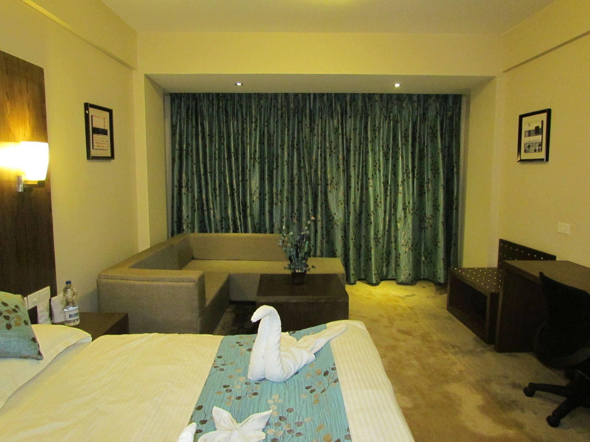 Hotel Pine Spring Wazir Bagh Srinagar  Exterior photo