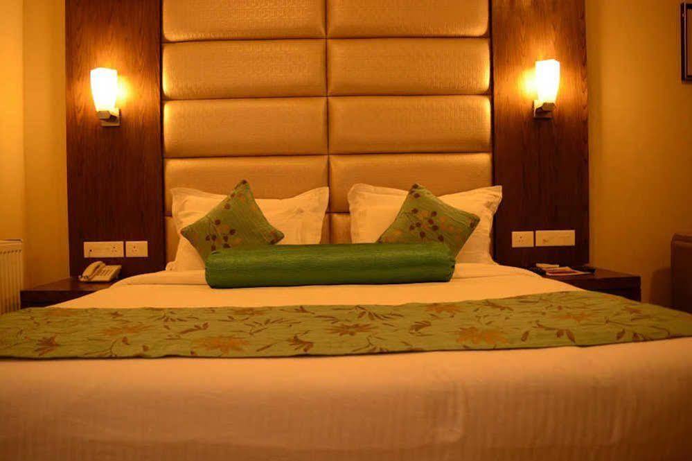 Hotel Pine Spring Wazir Bagh Srinagar  Exterior photo
